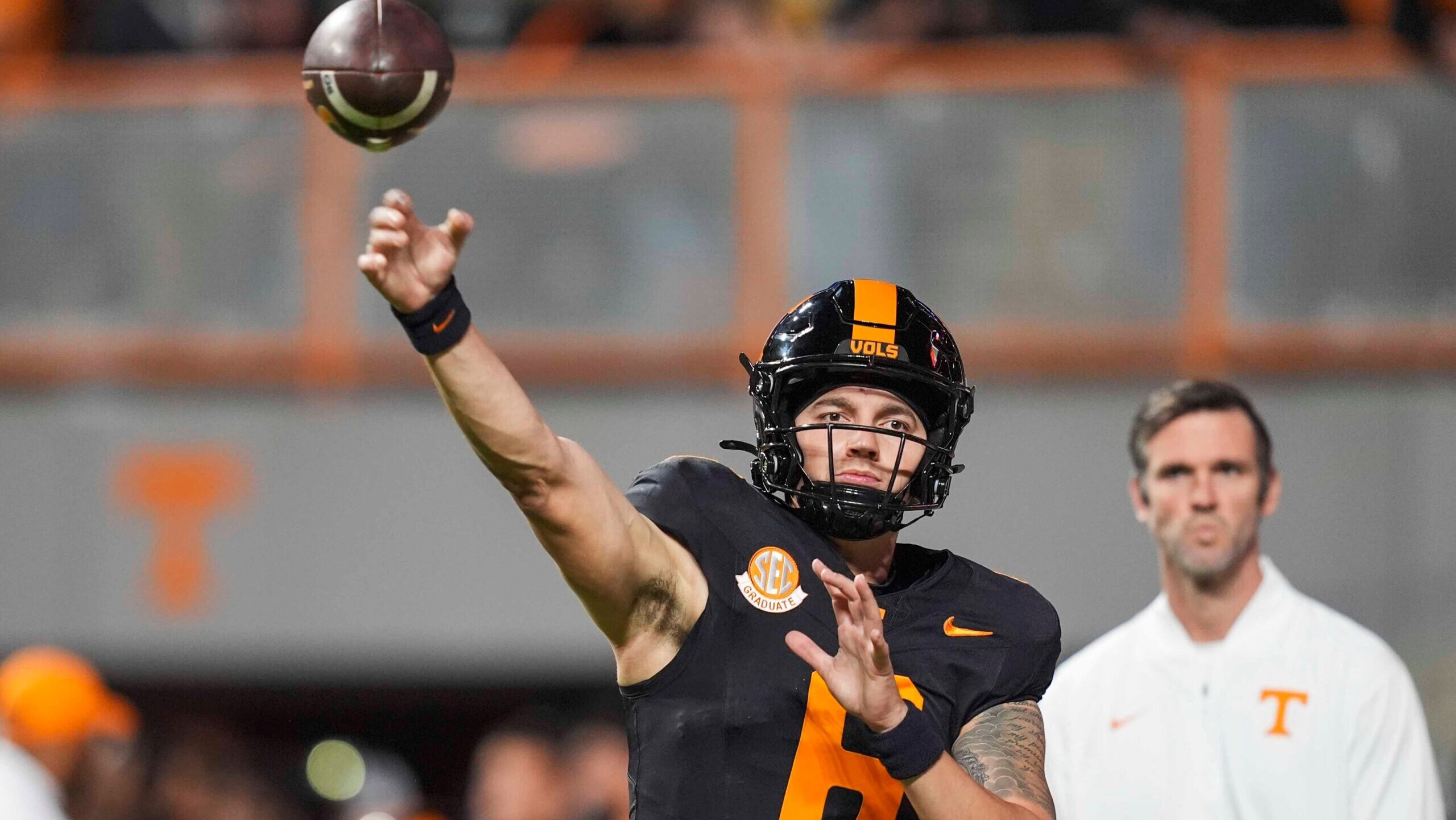 Tennessee&rsquo;s &lsquo;Dark Mode&rsquo; uniforms earn rave reviews from college football fans