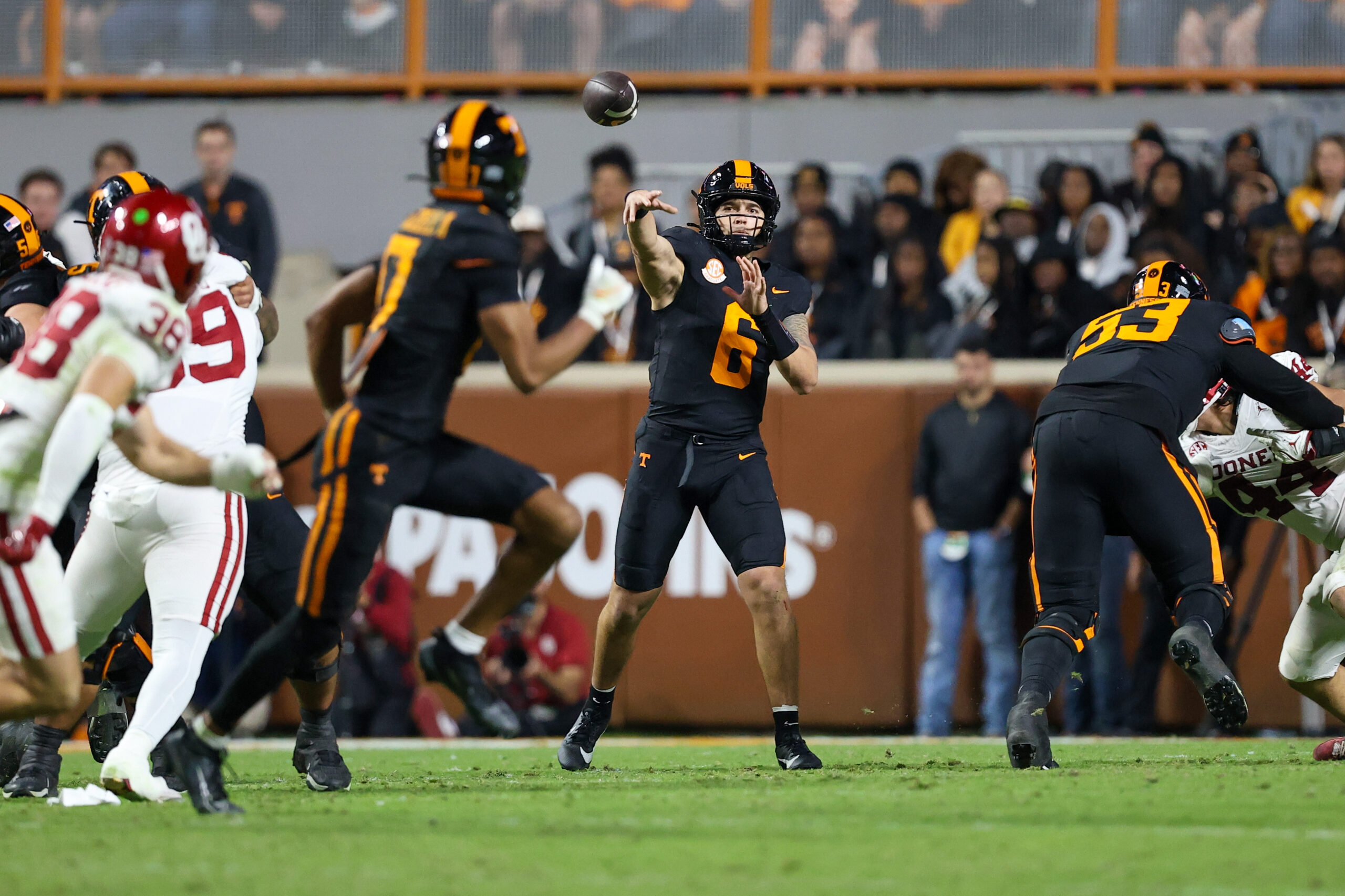 Tennessee fans frustrated with Joey Aguilar after 3-turnover half vs. Oklahoma