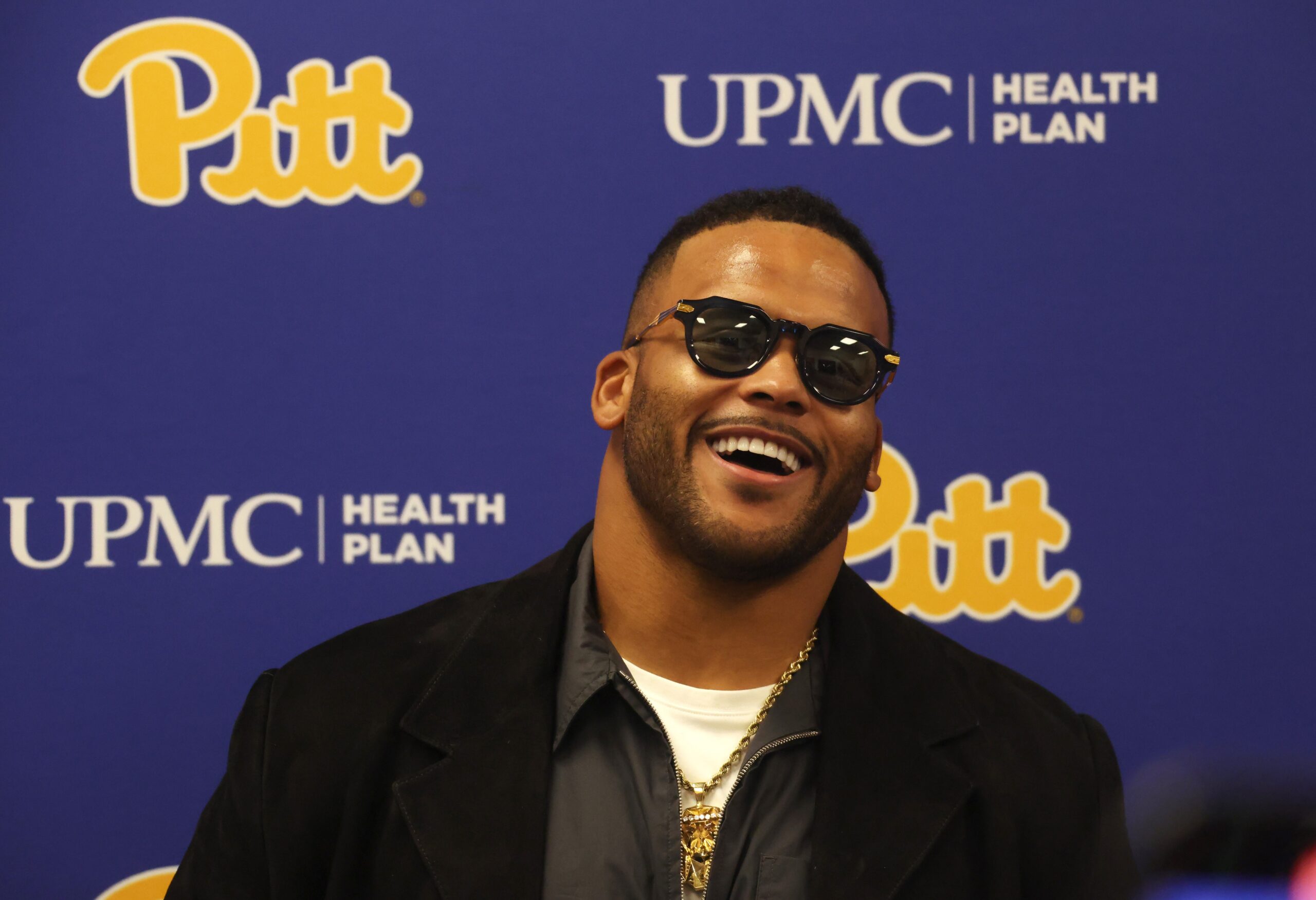 Aaron Donald shoves Pat McAfee off GameDay set after he switches pick in Notre Dame-Pitt game