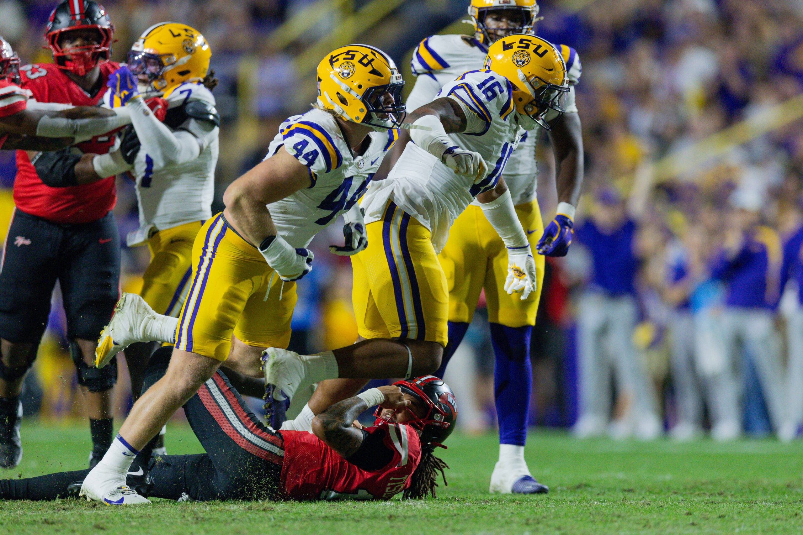 Rapid Reaction: LSU squeaks out ugly win over Western Kentucky