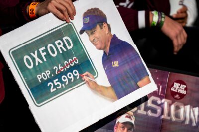 Ole Miss fans react to Lane Kiffin departing Oxford for LSU.