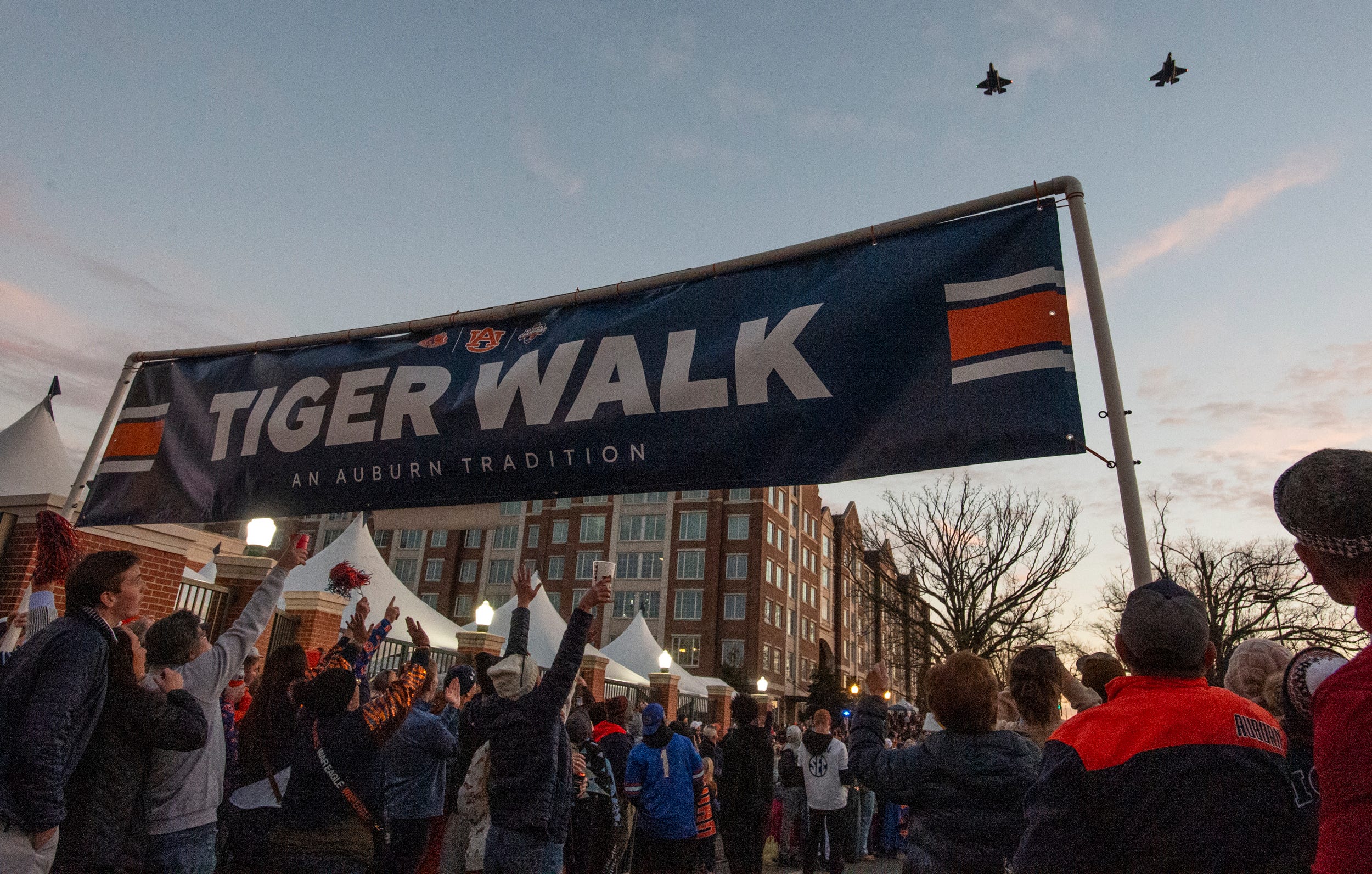 Auburn signs 2026 QB previously committed to Alex Golesh at USF