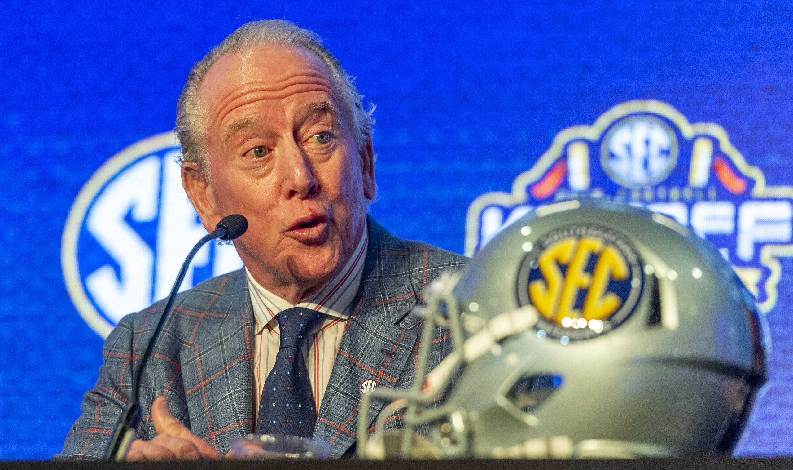 Archie Manning narrates intense Ole Miss hype video for Sugar Bowl showdown with Georgia
