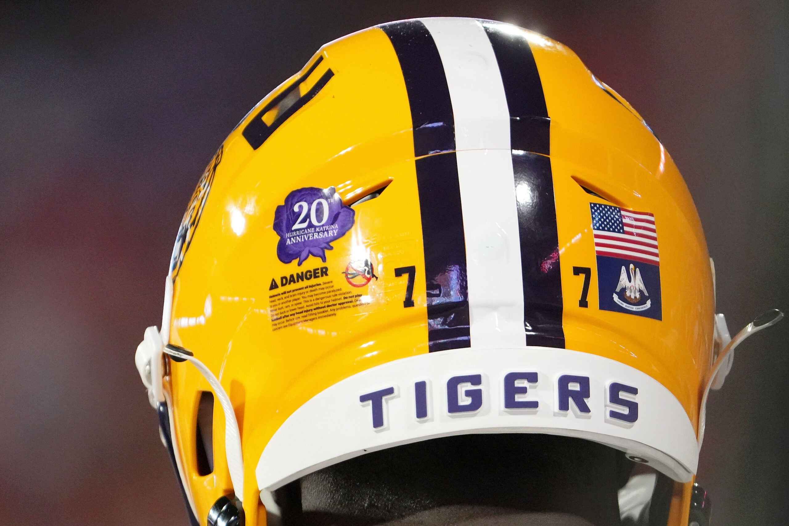 Star LSU defensive back opts to remain with Tigers, forgoes portal