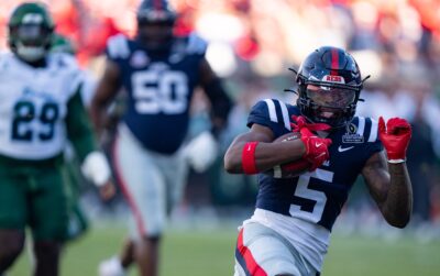 Kewan Lacy runs the ball.