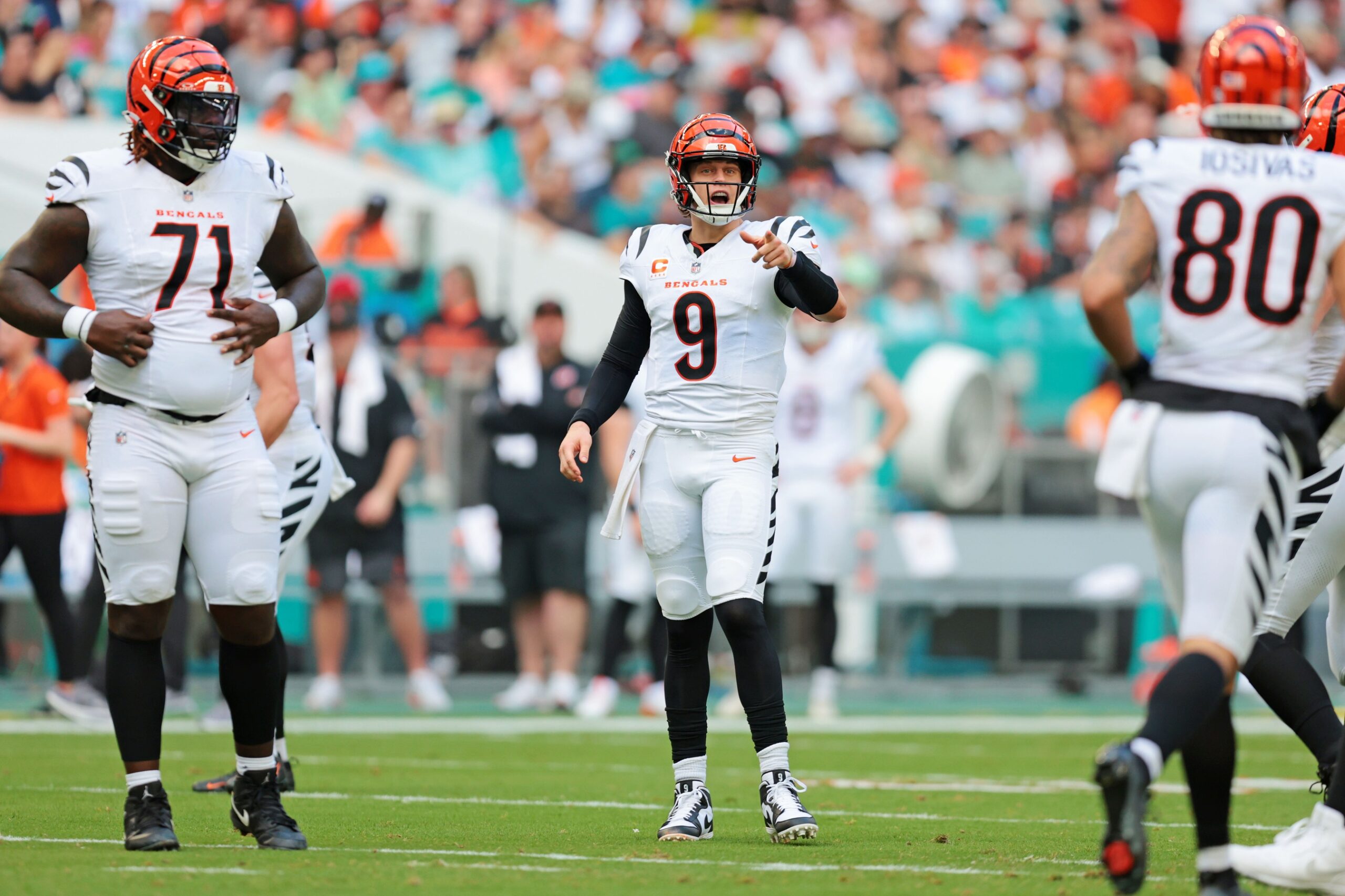 Joe Burrow hits career milestone with 3rd-quarter passing touchdown against Dolphins