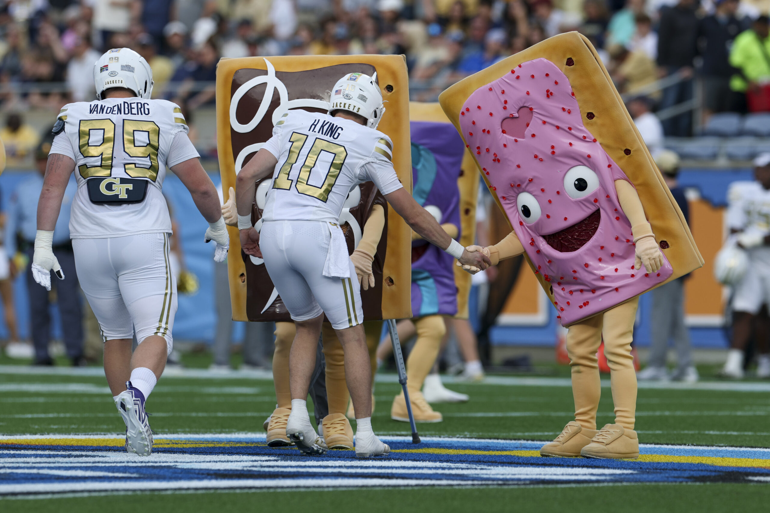 Pop-Tarts Bowl mascot steals reporter&rsquo;s phone in hilarious video