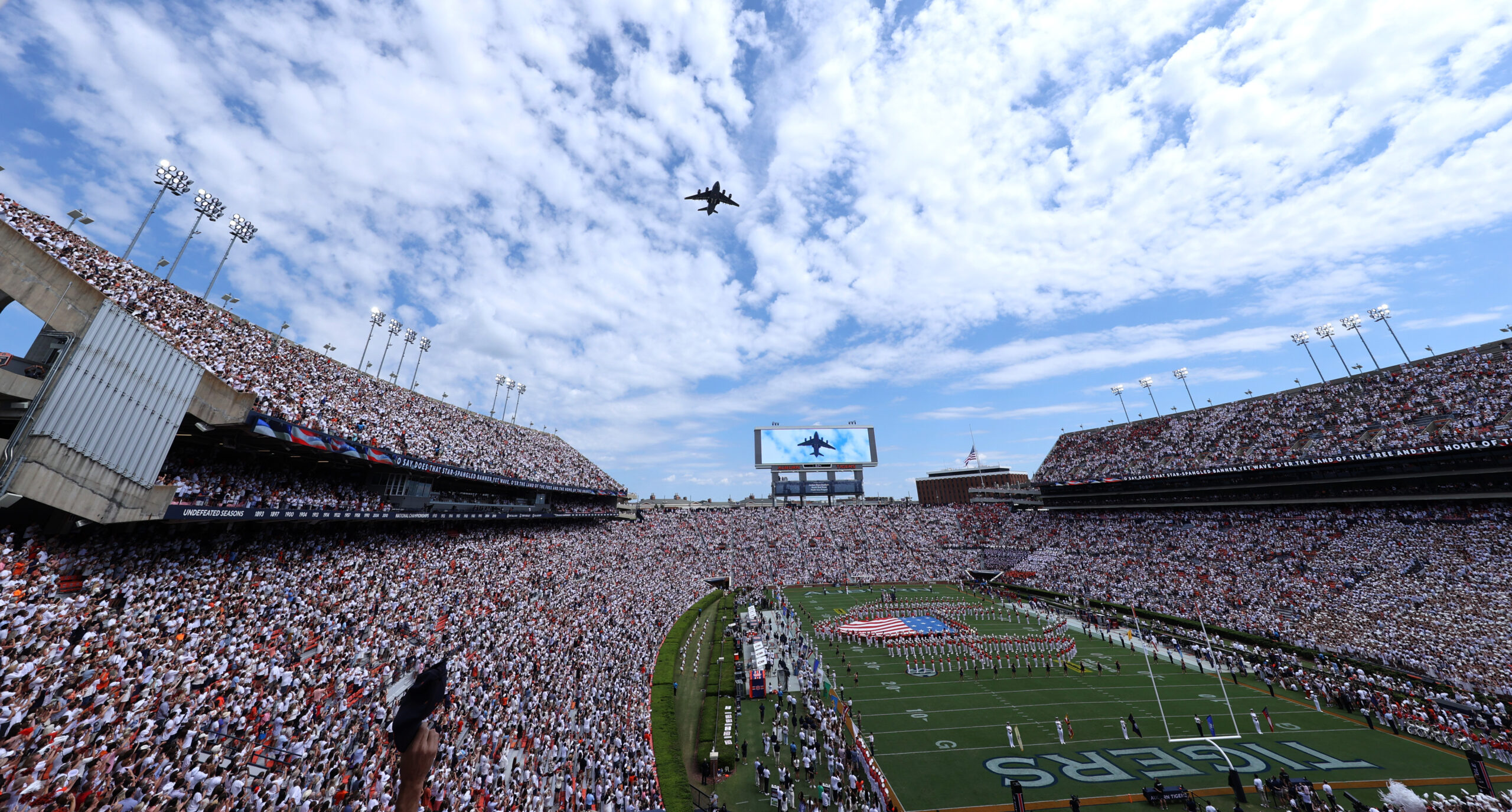 Auburn adds commitment from Miami transfer lineman