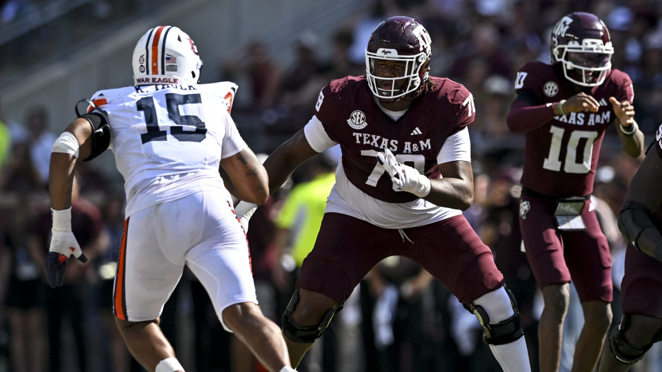 Switching sides: Texas A&M OT transfer commits to Texas