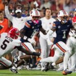 Eric Singleton runs with the ball.