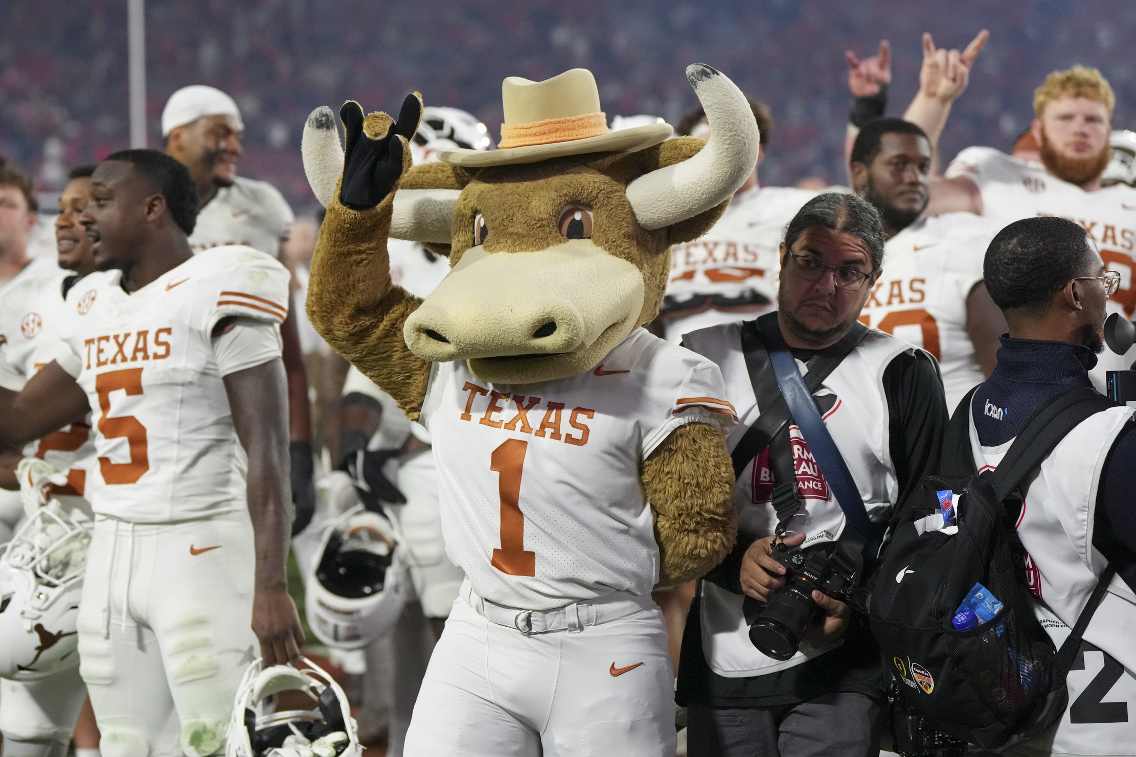 Texas lands elite offensive line transfer from ACC Texas lands elite offensive line transfer from ACC