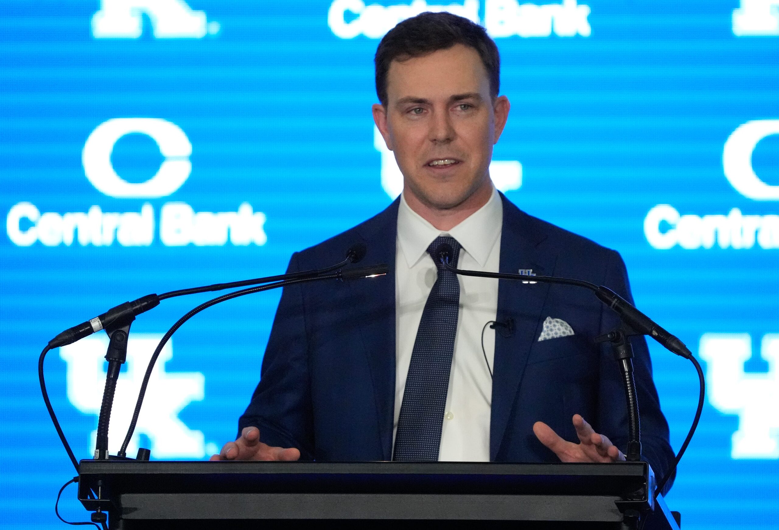 Kentucky signs wide receiver transfer from SEC rival program, per report