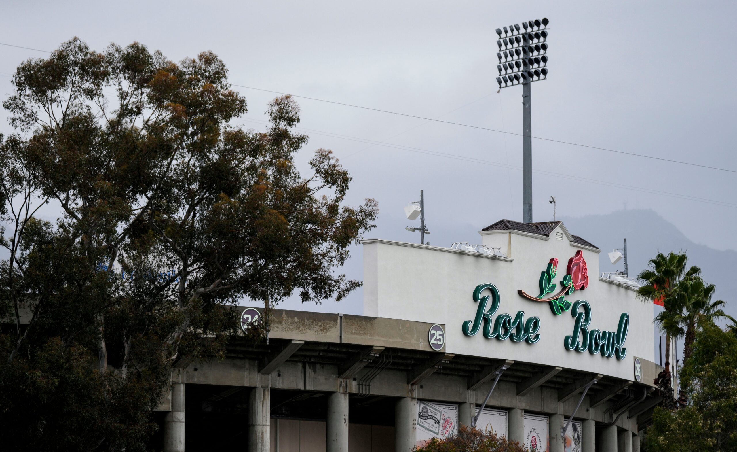 Rose Bowl cancels on-field pregame show due to inclement weather