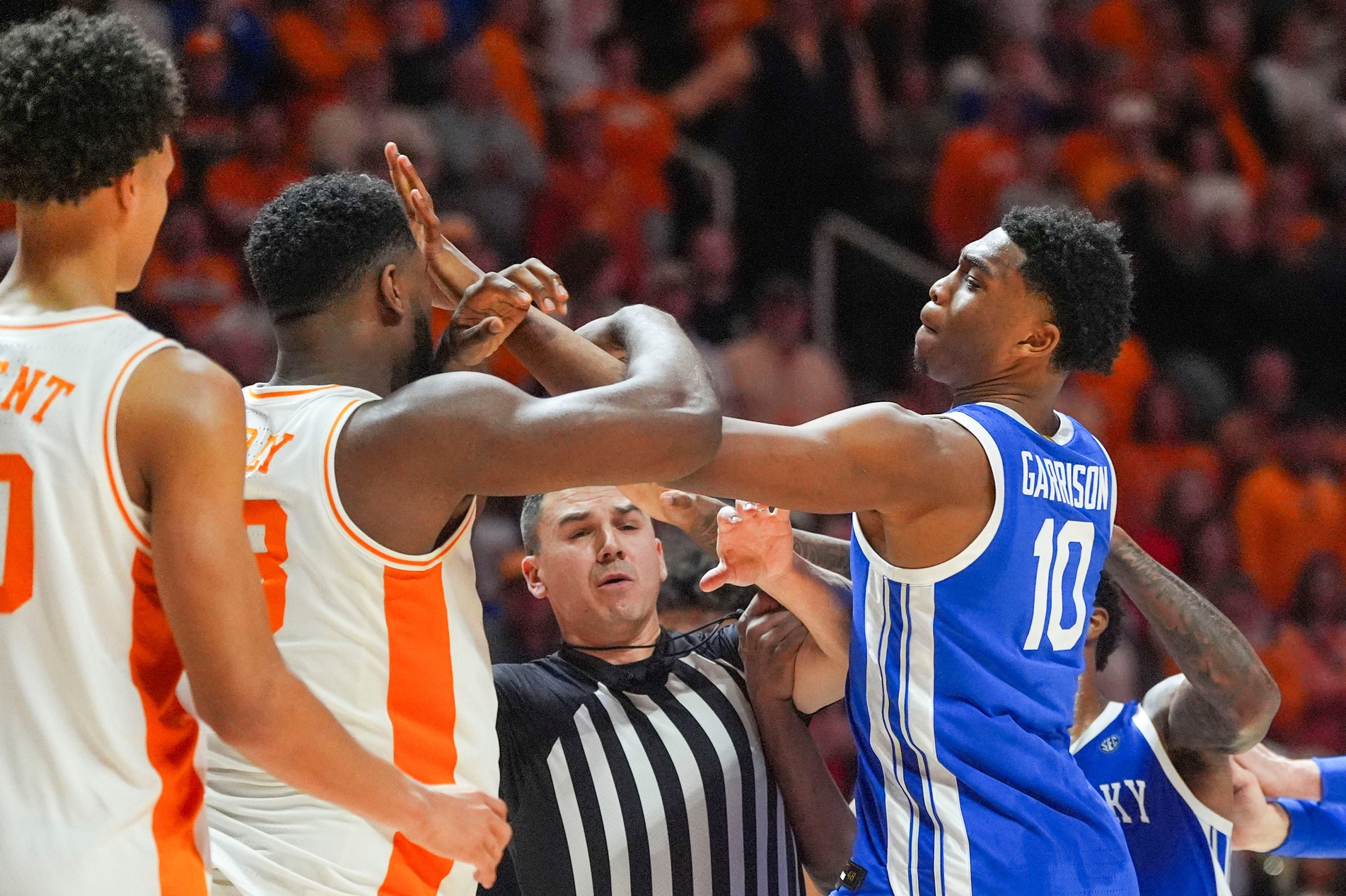 Kentucky-Tennessee game ends with skirmish after UK completes 17-point comeback