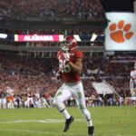 OJ Howard scores a touchdown vs. Clemson.