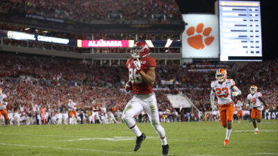 OJ Howard scores a touchdown vs. Clemson.
