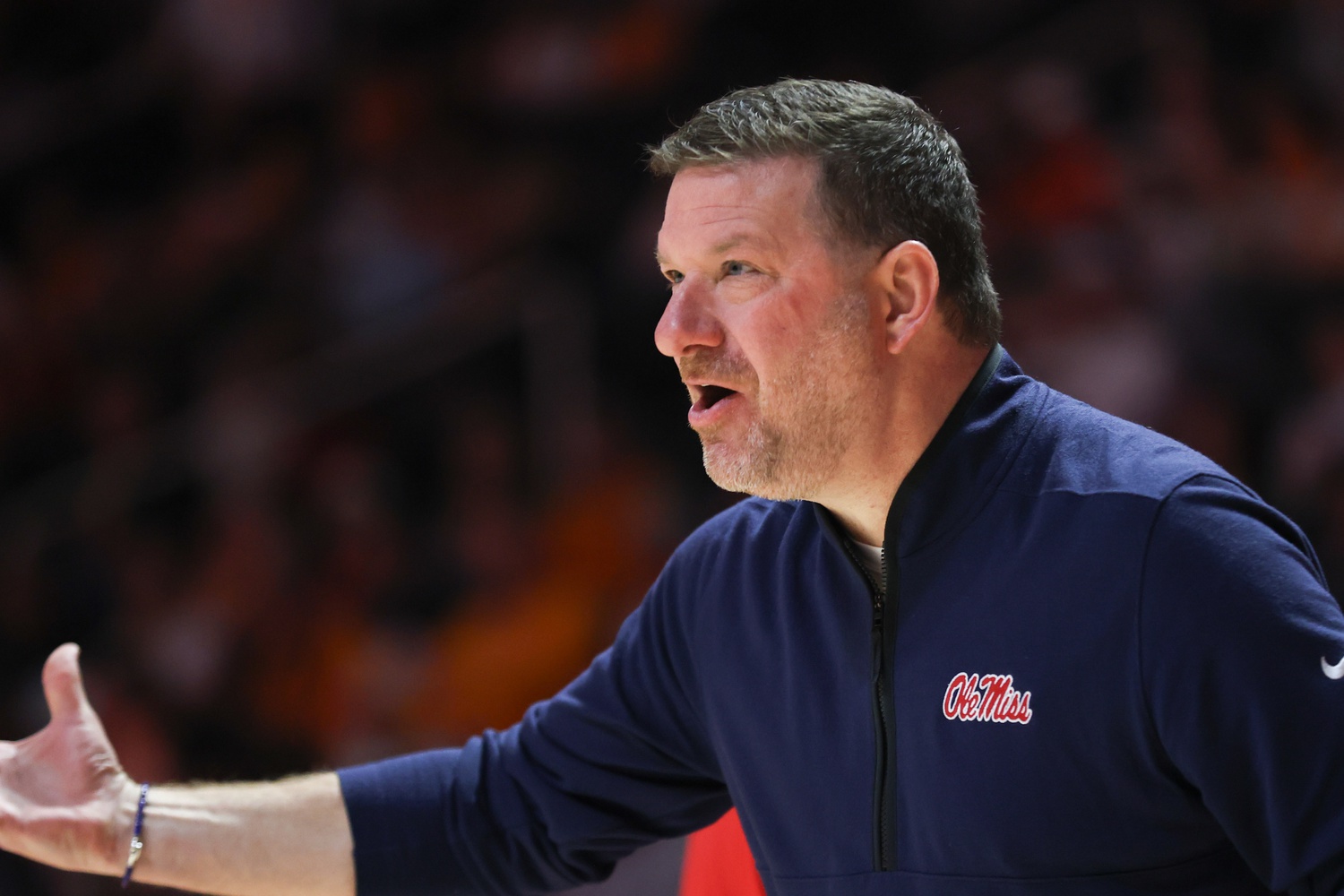 Chris Beard explodes on referees, ejected from Ole Miss&rsquo;s game at Tennessee