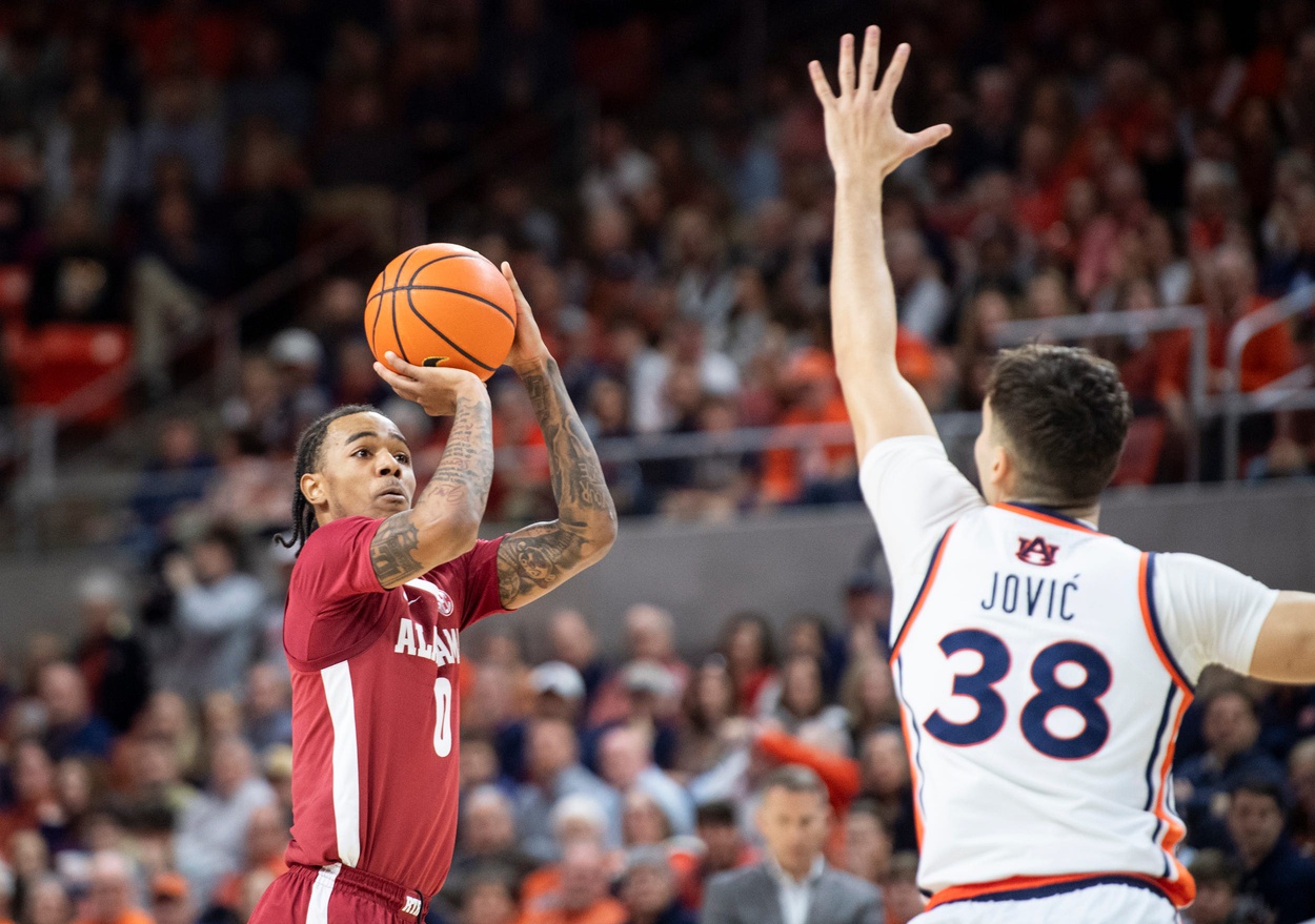 Alabama downs Auburn for second consecutive win at Neville Arena Alabama downs Auburn for second consecutive win at Neville Arena