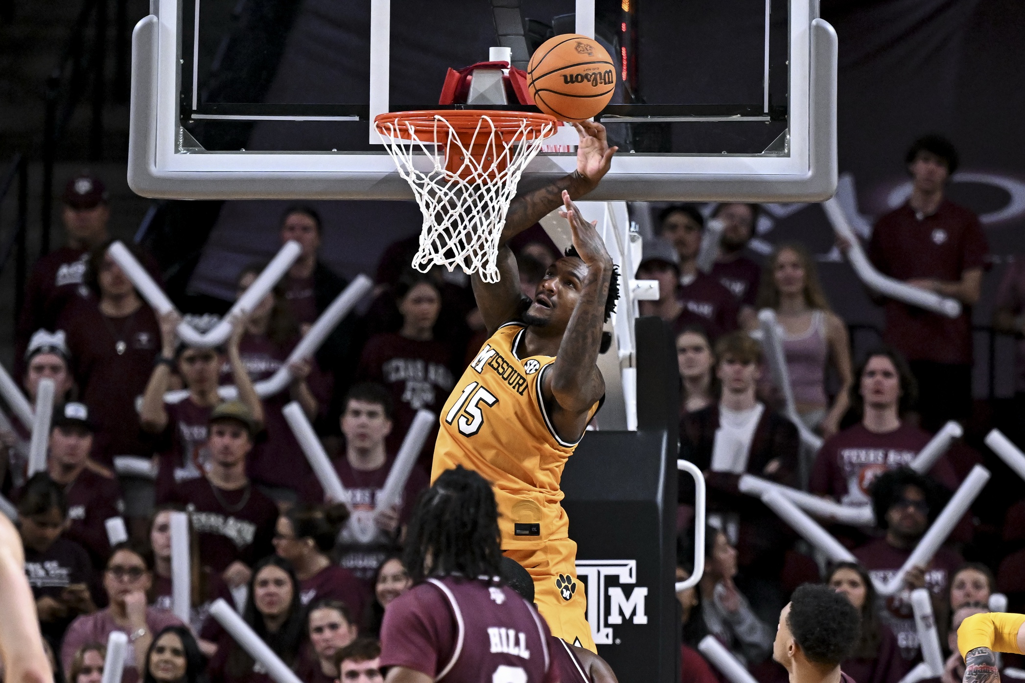Mizzou makes plays late to knock off Texas A&M