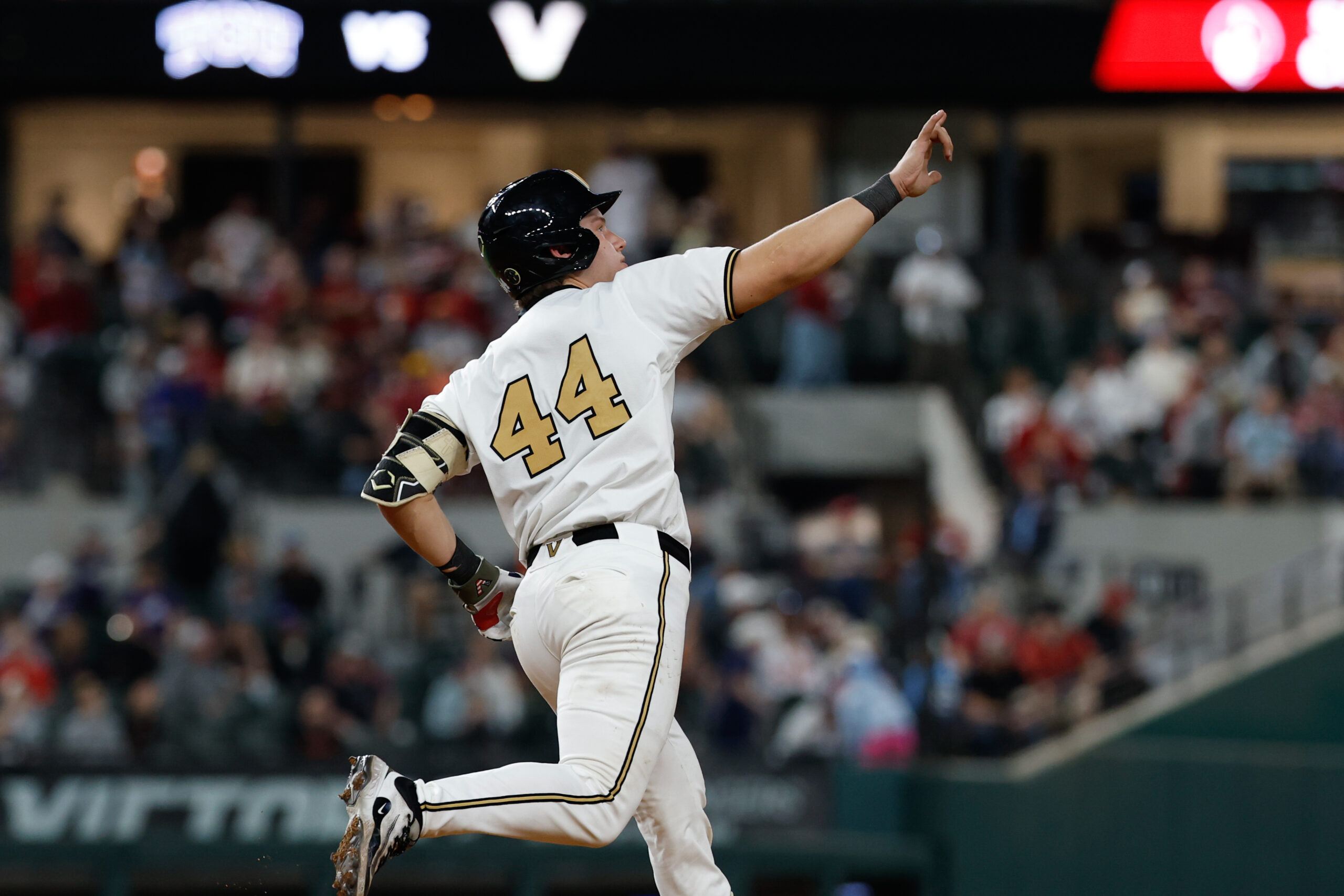 Vanderbilt drops opening game to TCU despite 3 HRs from Colin Barczi