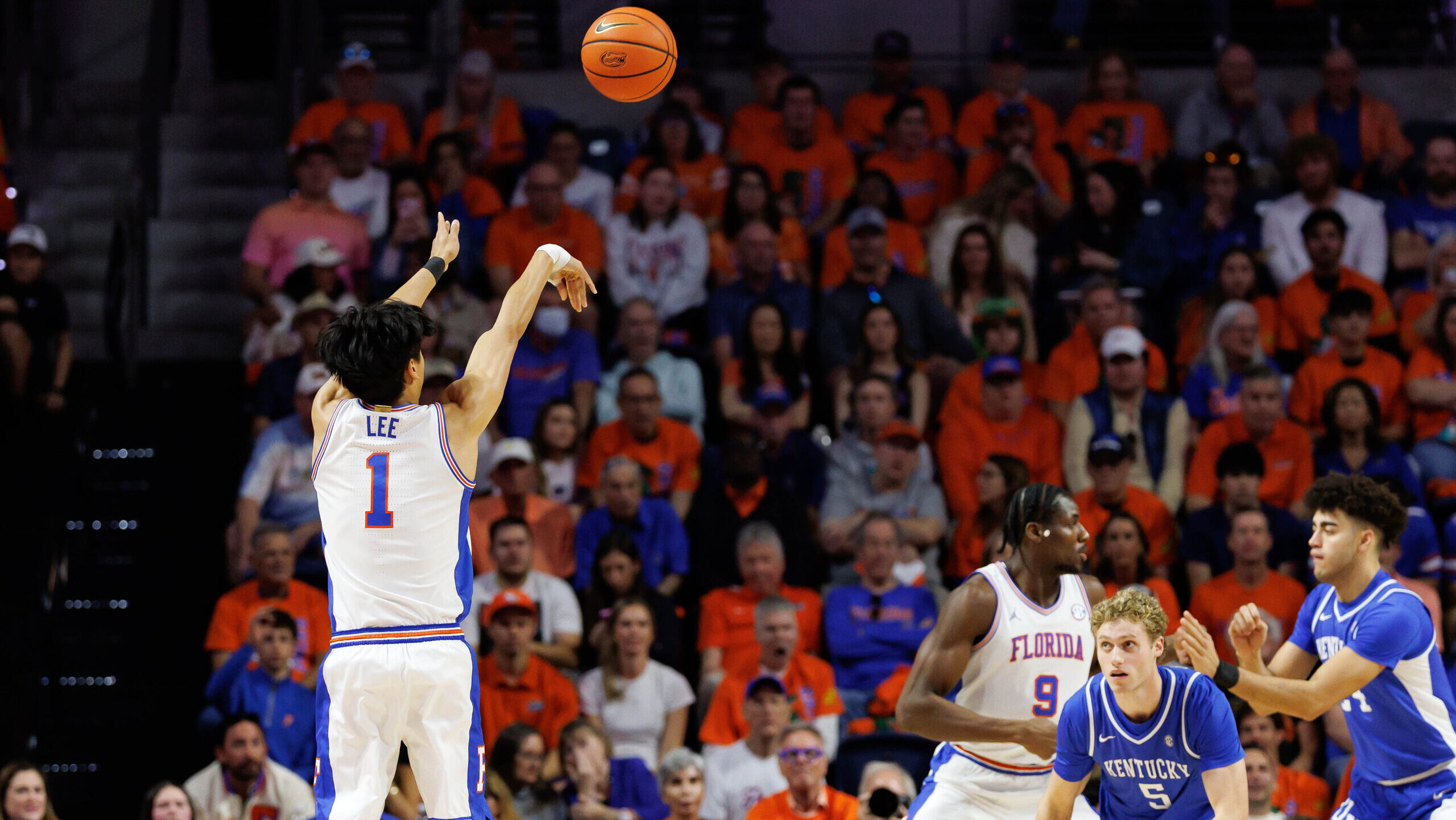 Florida outlasts Kentucky, Denzel Aberdeen to maintain first place in SEC