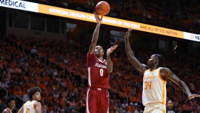 Labaron Philon shoots against Tennessee.