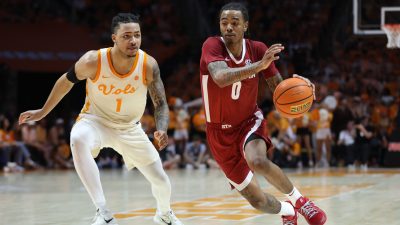 Labaron Philon plays for Alabama against Tennessee.