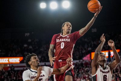 Labaron Philon shoots against the Georgia Bulldogs