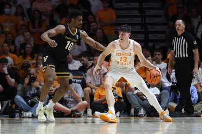 Ak Okereke defends Tennessee Volunteers forward J.P. Estrella