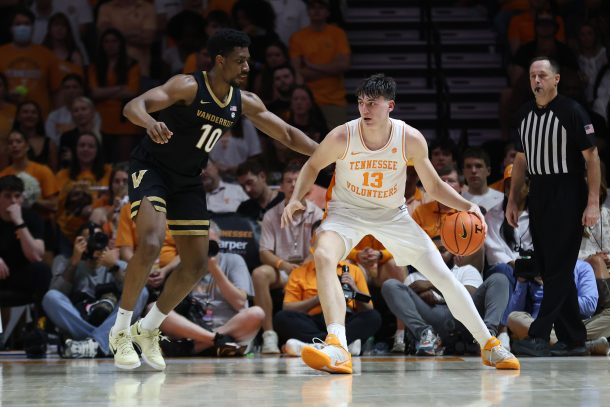 Ak Okereke defends Tennessee Volunteers forward J.P. Estrella
