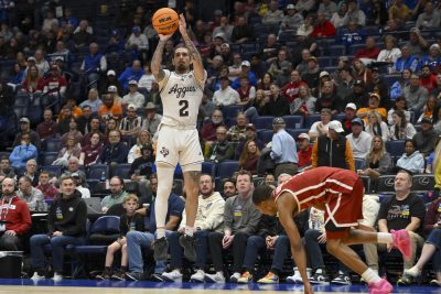 Pop Isaacs (2)shoots a three point basket against the Oklahoma Sooners.