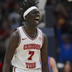 Alabama takes on Hofstra in the NCAA Tournament.