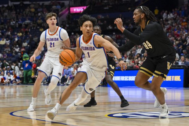 Xaivian Lee drives to the basket against the Vanderbilt Commodores.