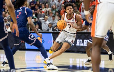 Keyshawn Hall drives the ball as Auburn Tigers take on South Alabama Jaguars.