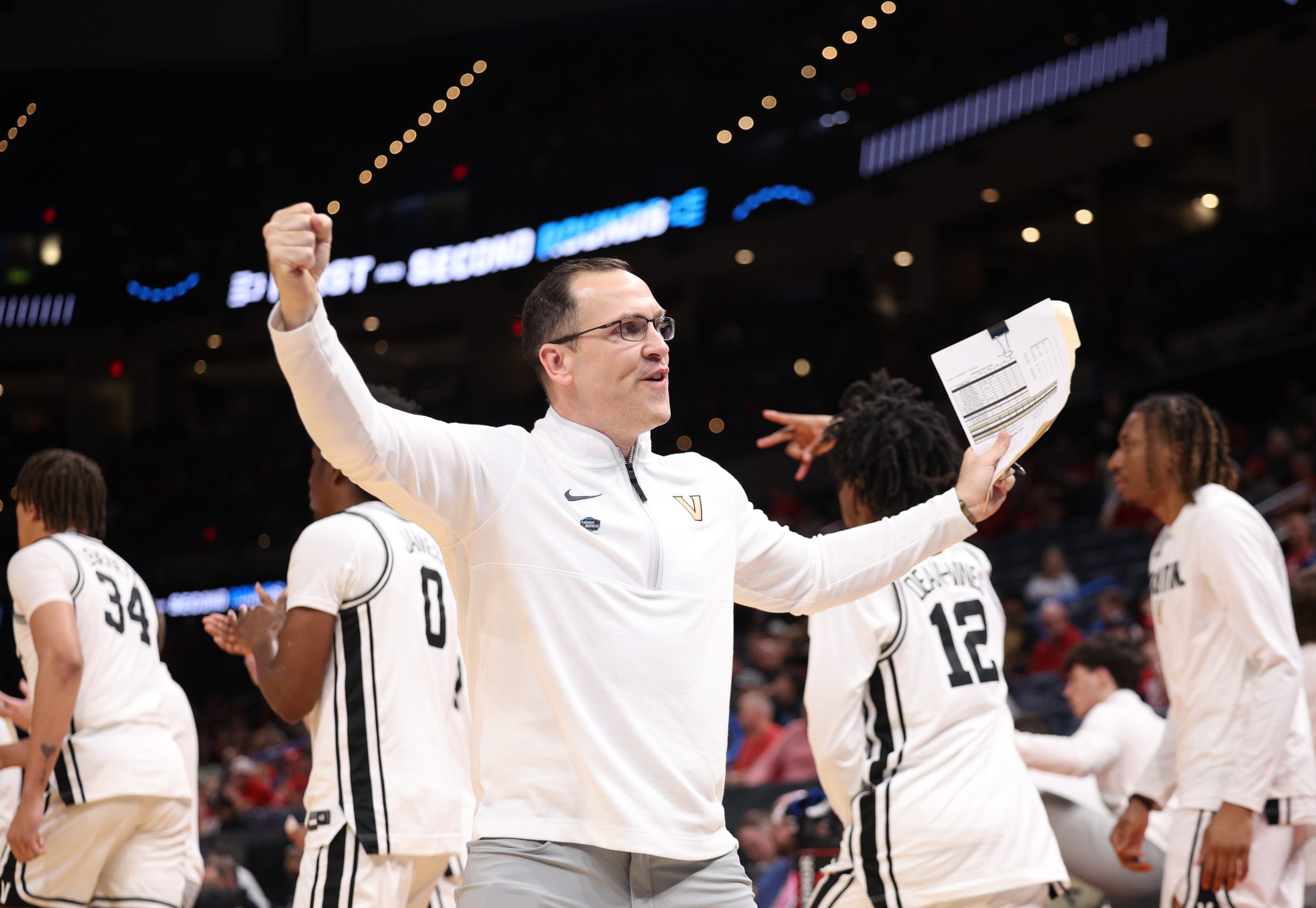 Former Texas basketball coach to join Vanderbilt staff, per report