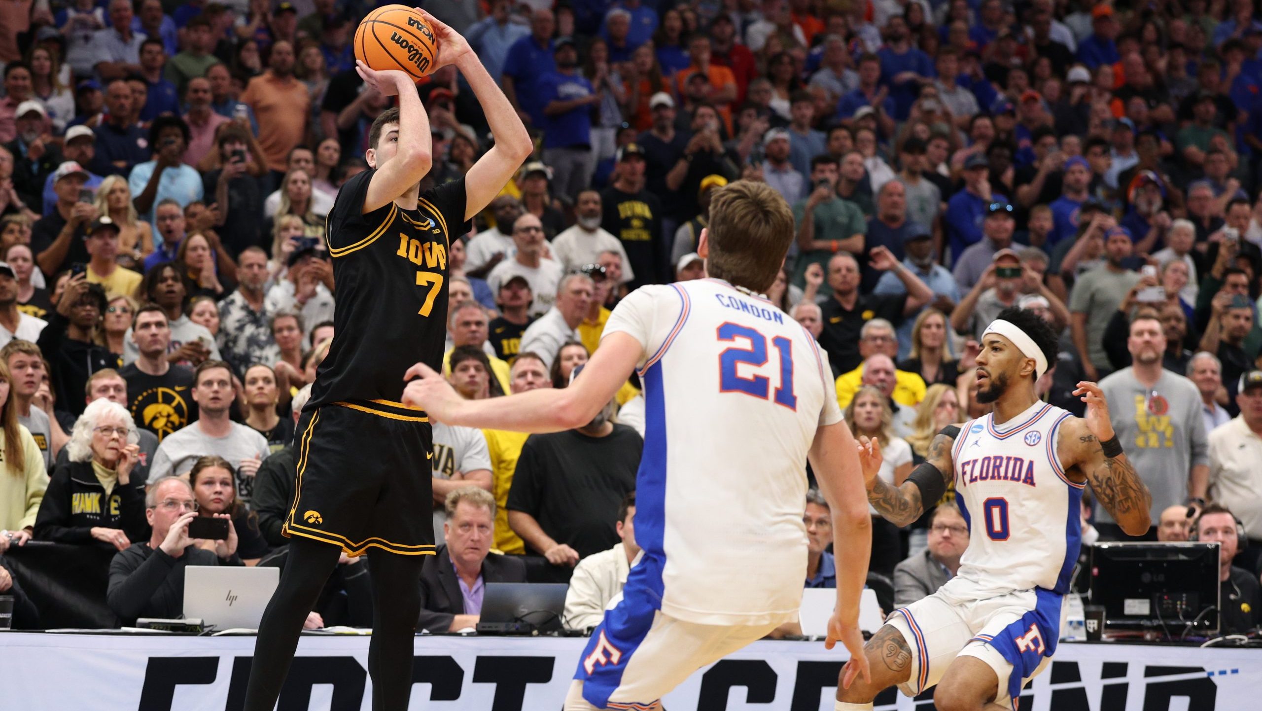 In 8.9 seconds, Iowa's stunning win over defending national champion Florida shows the great and cruel side of March