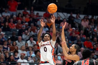 Auburn Tigers guard Tahaad Pettiford takes a jump shot as Auburn Tigers take on the Houston Cougars