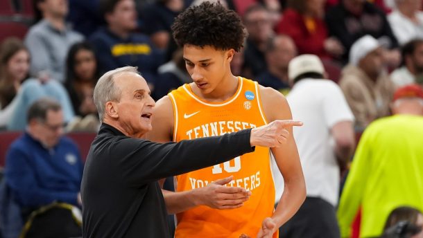 Tennessee coach Rick Barnes and forward Nate Ament.