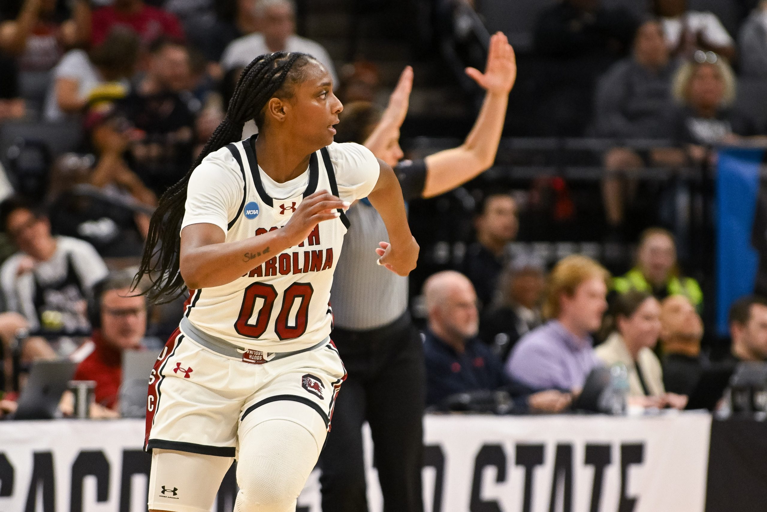 South Carolina blows out Oklahoma, advances to 6th straight Elite Eight
