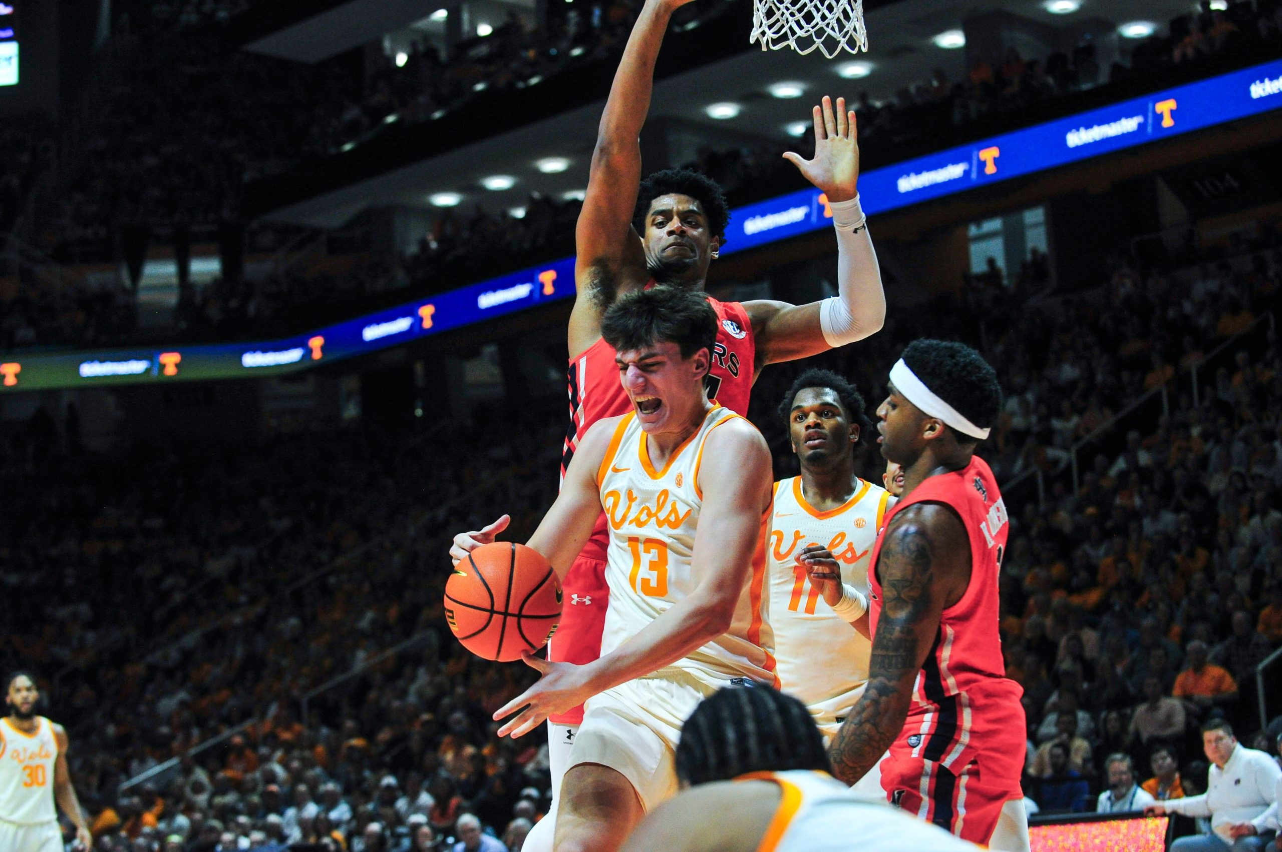 Former Tennessee center JP Estrella reportedly makes transfer commitment