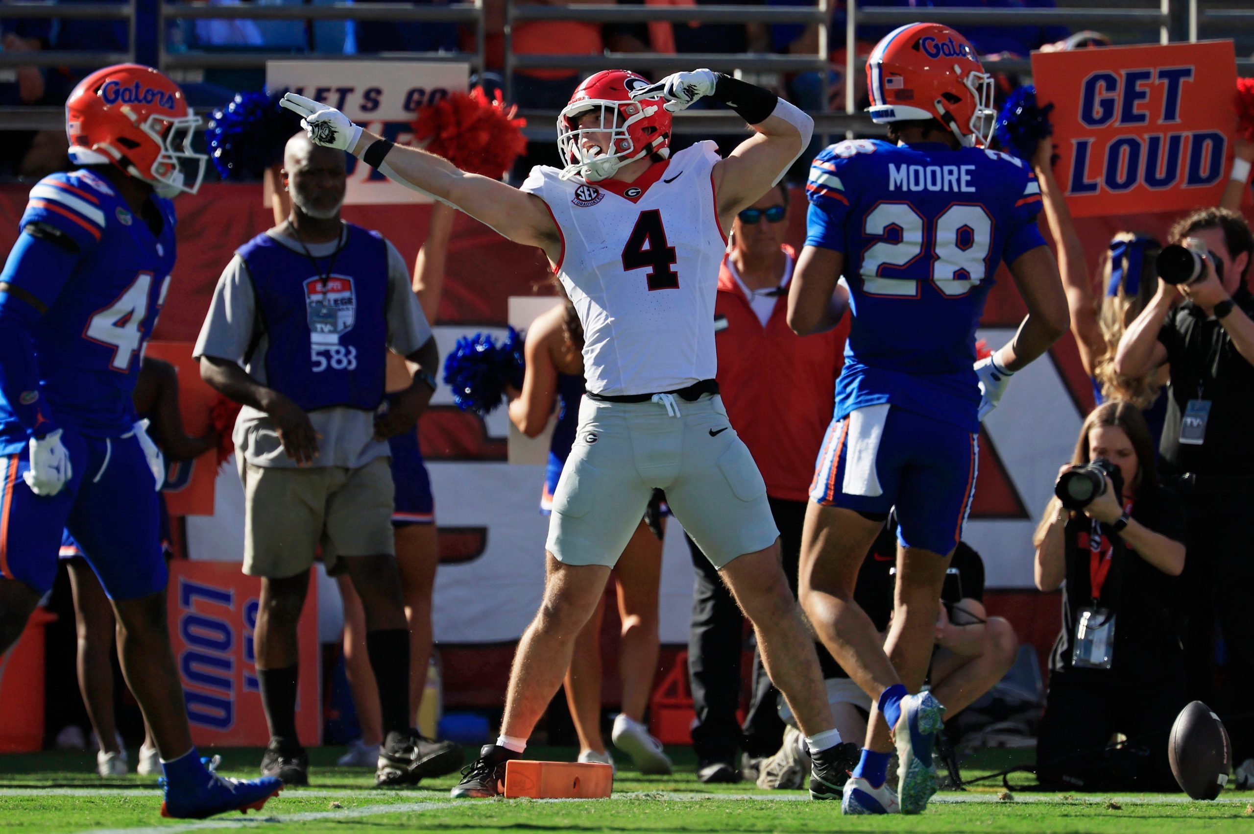 Oscar Delp&rsquo;s dog steals the spotlight during 2026 NFL Draft