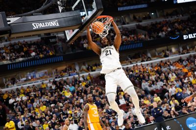 Michigan Wolverines forward Morez Johnson Jr. dunks the ball in the second half against the Tennessee Volunteers.