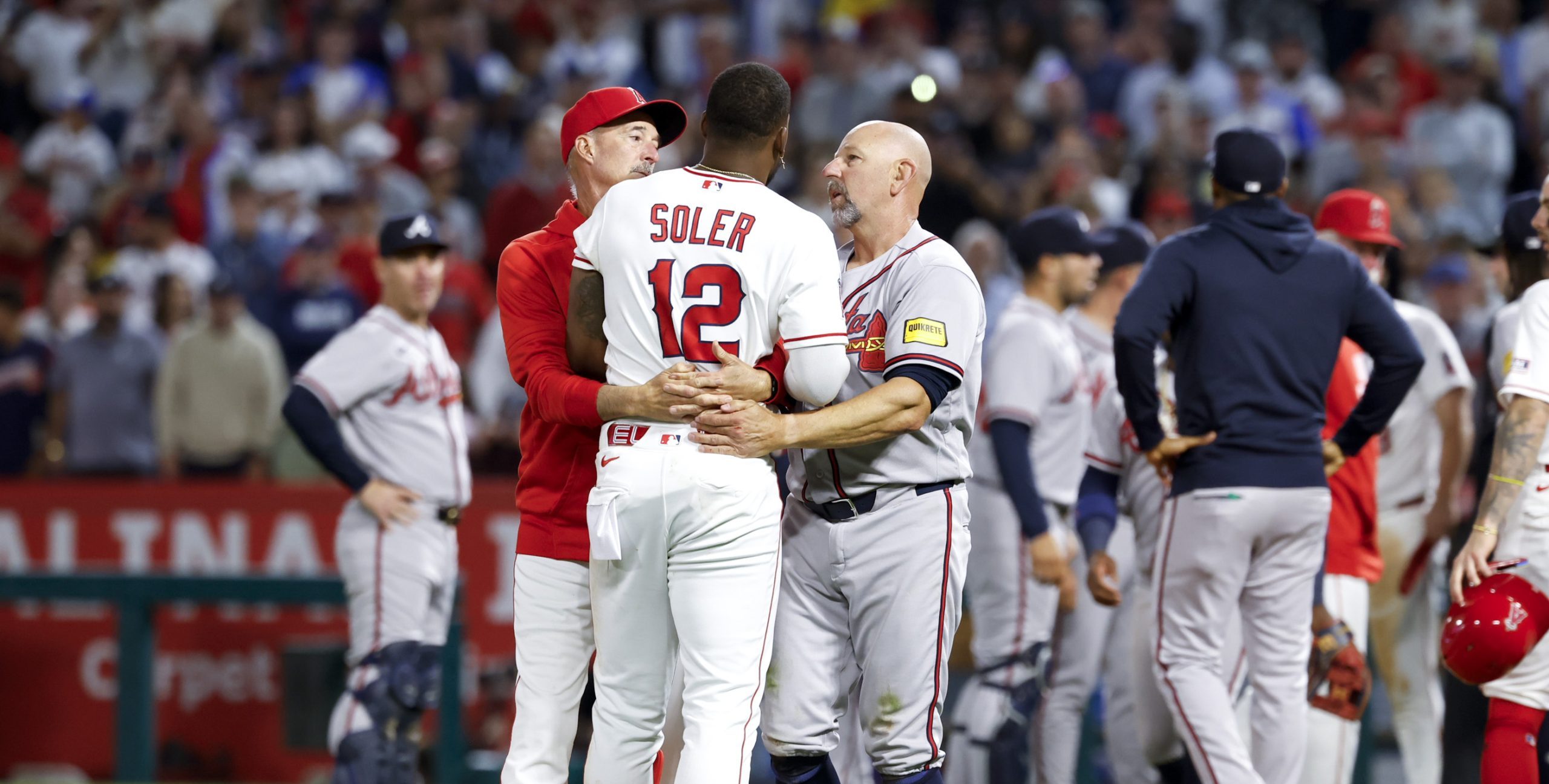 Atlanta Falcons praise Braves manager&rsquo;s perfect form tackle during Atlanta-LA brawl