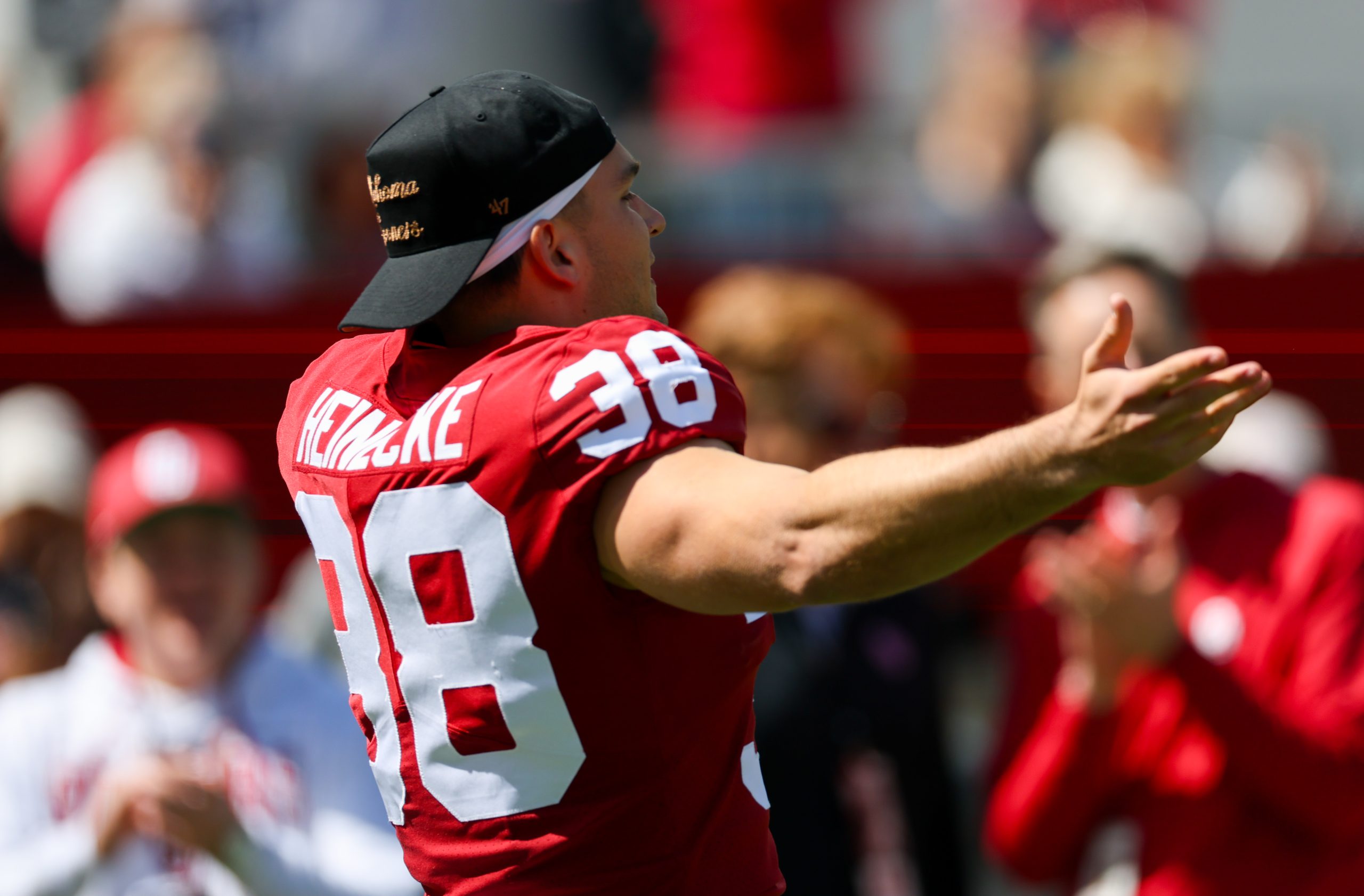 Owen Heinecke makes dramatic entrance at Oklahoma&rsquo;s spring game after winning eligibility case
