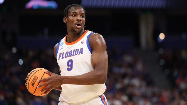 Rueben Chinyelu plays basketball.