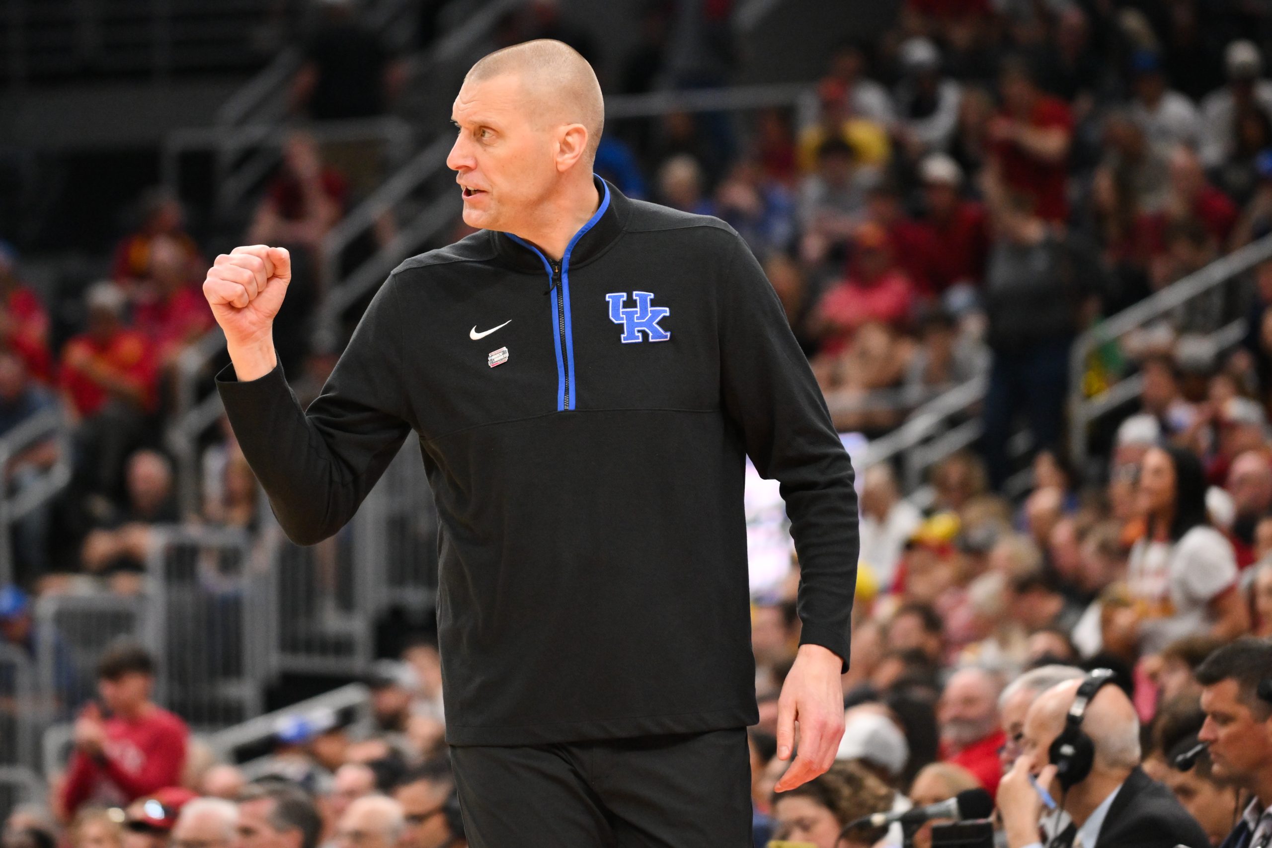 Kentucky beefs up frontcourt with commitment from transfer center