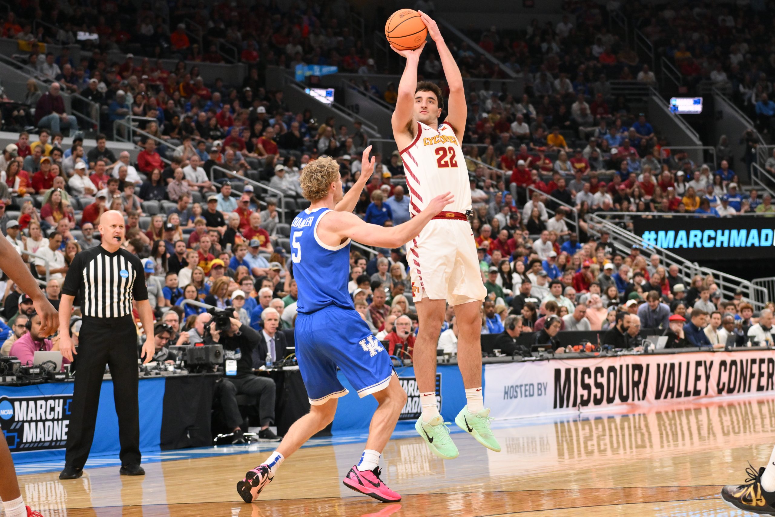 Kentucky forward Milan Momcilovic suffers injury in practice, per report Kentucky forward Milan Momcilovic suffers injury in practice, per report