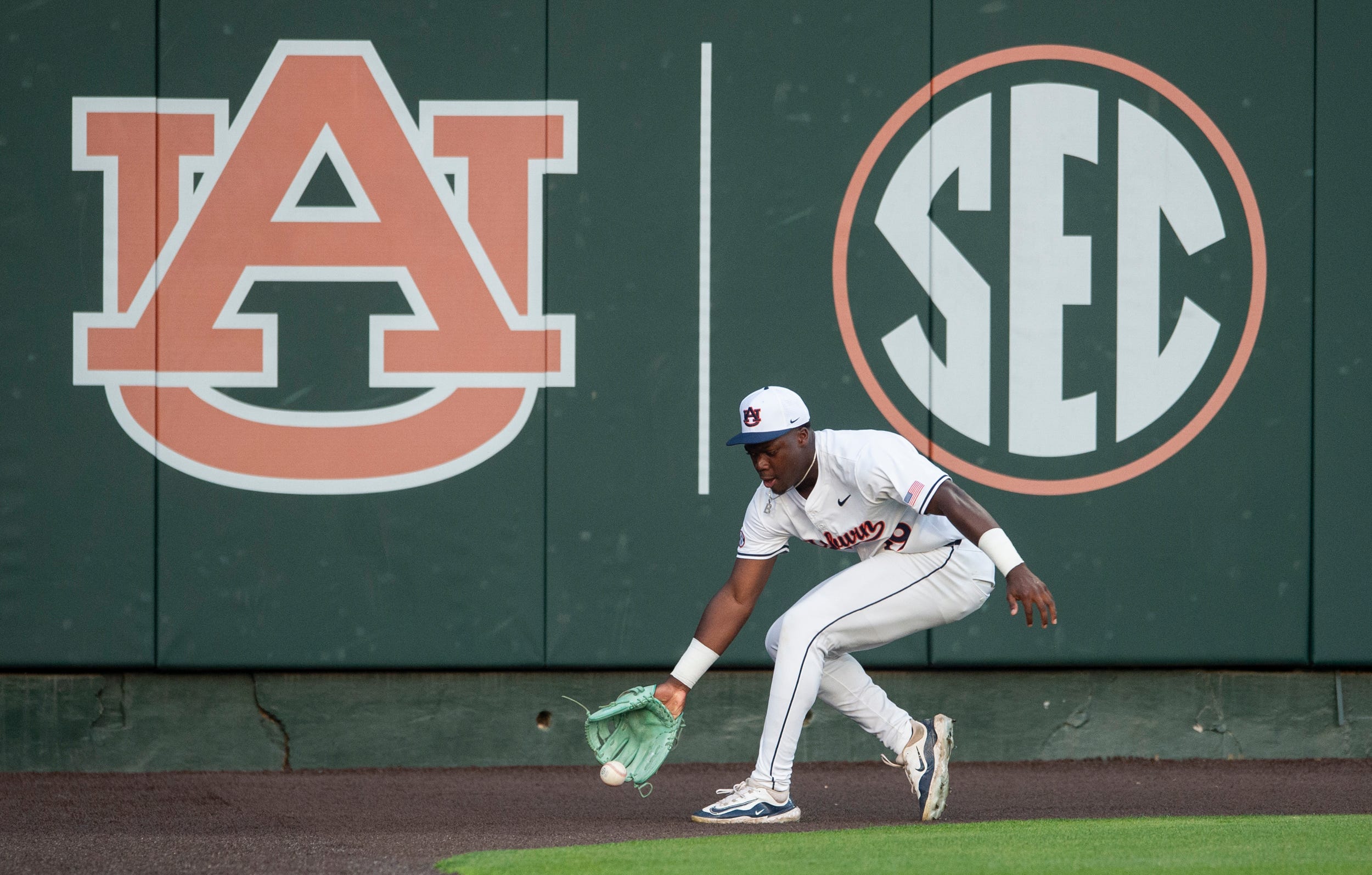 Auburn Baseball to name Plainsman Park radio booth after Rod Bramblett