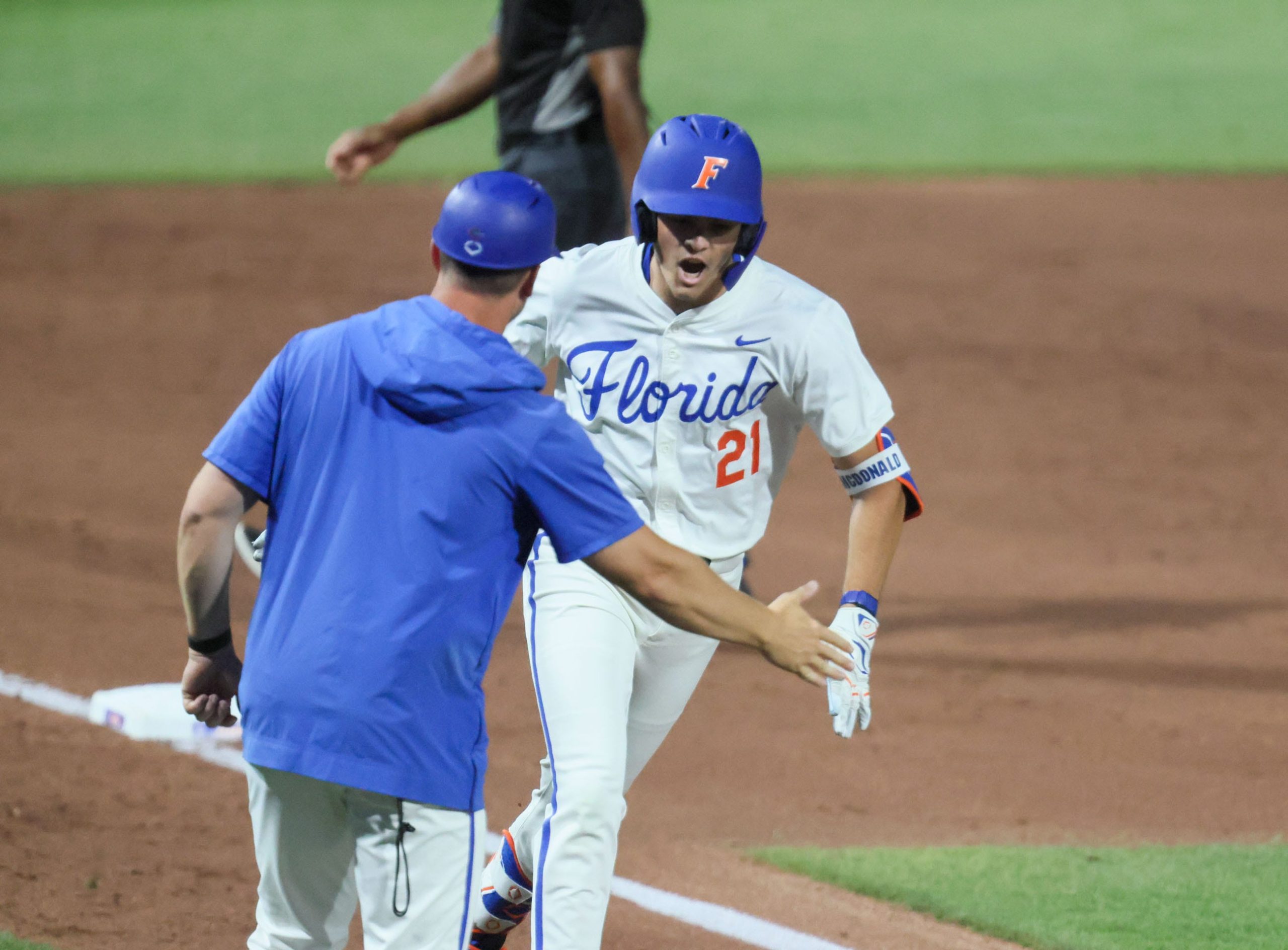 Caden McDonald blasts 2 home runs to help Florida even series with Oklahoma