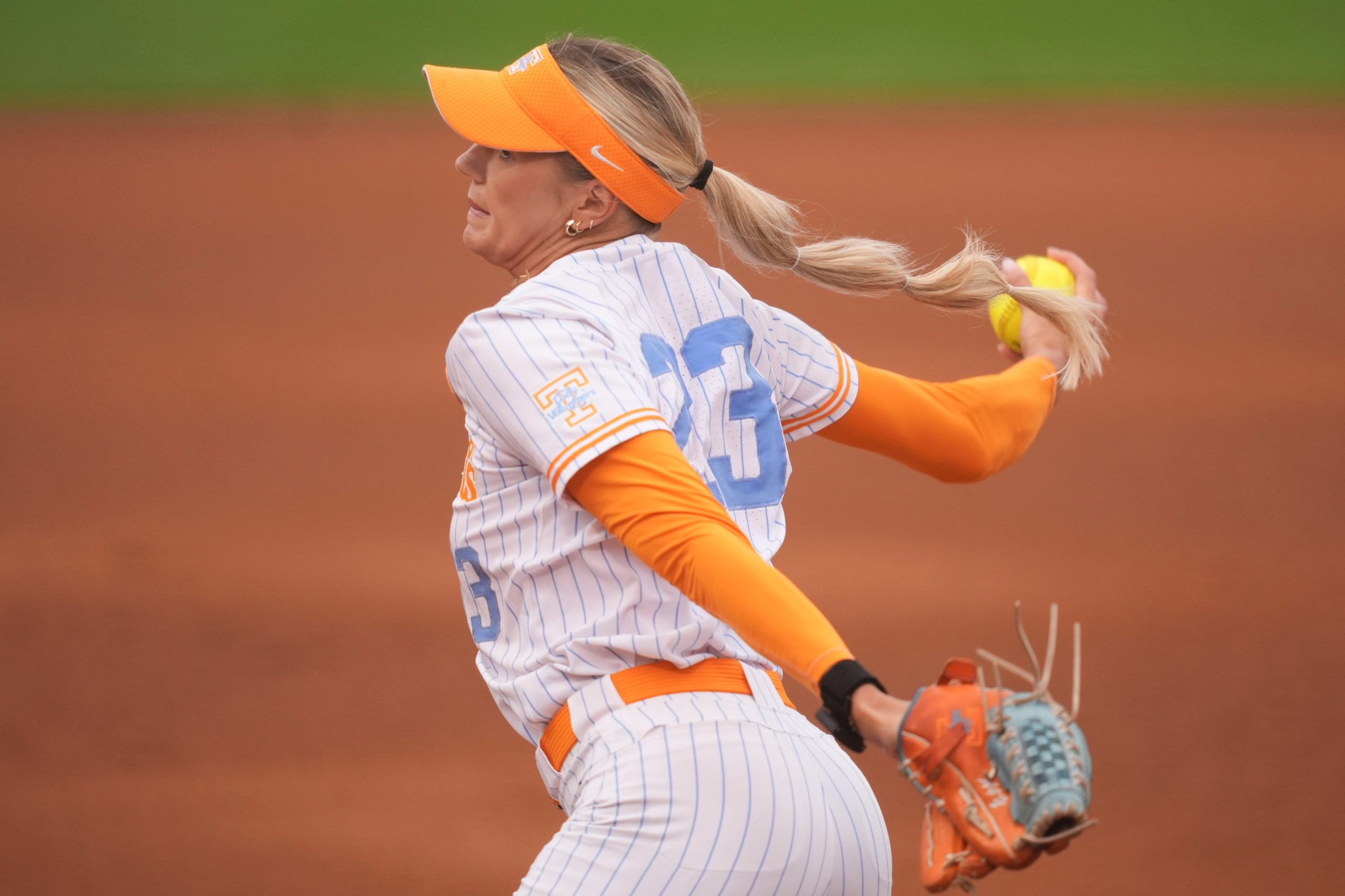 Tennessee takes Game 1 of Knoxville Super Regional over Georgia behind Karlyn Pickens&rsquo; 10 Ks
